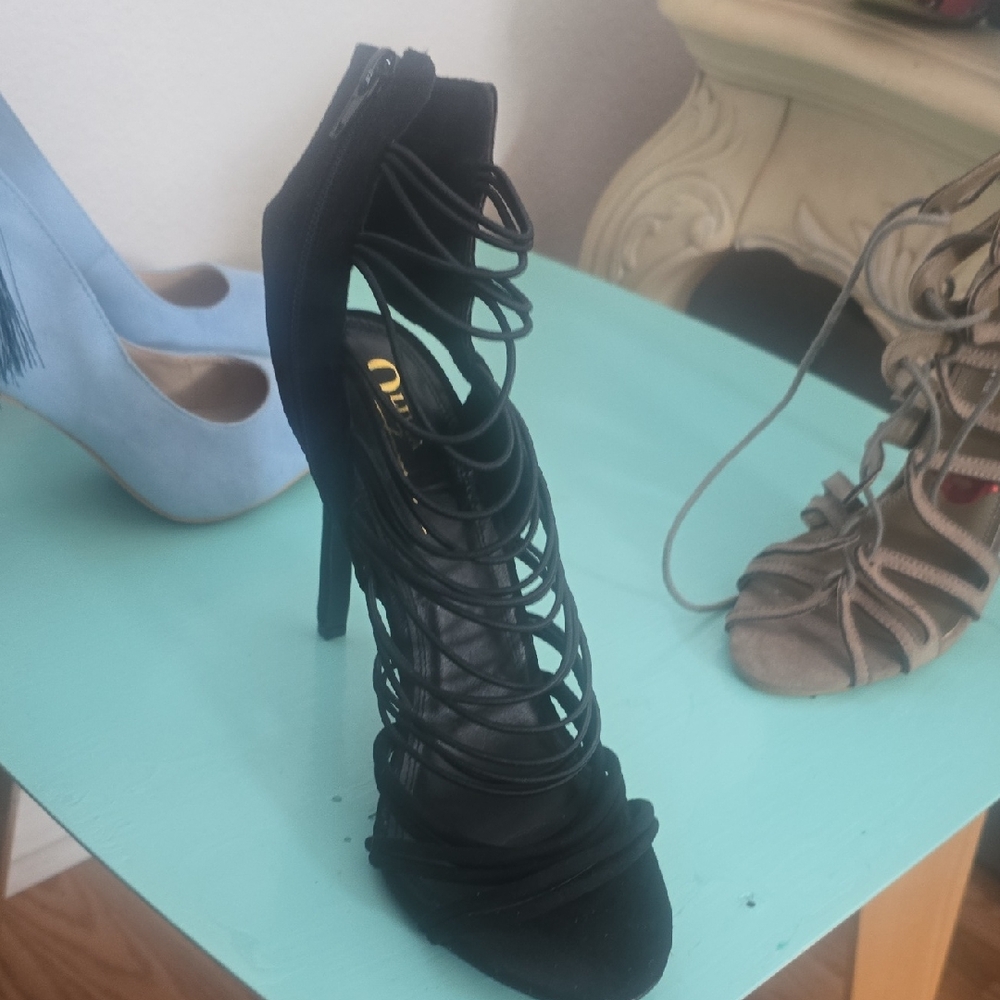 Chic Black Strappy Heels
